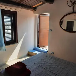 guesthouse-casa-mirabella.sicilyhotelsitaly.net/